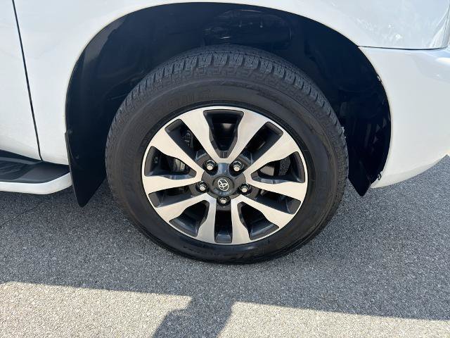 Used 2021 Toyota Sequoia Limited w/ Safety & Convenience Package AWD/4WD image 28