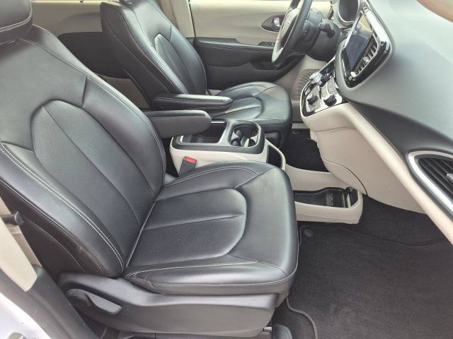 Used 2023 Chrysler Pacifica Touring-L FWD image 32