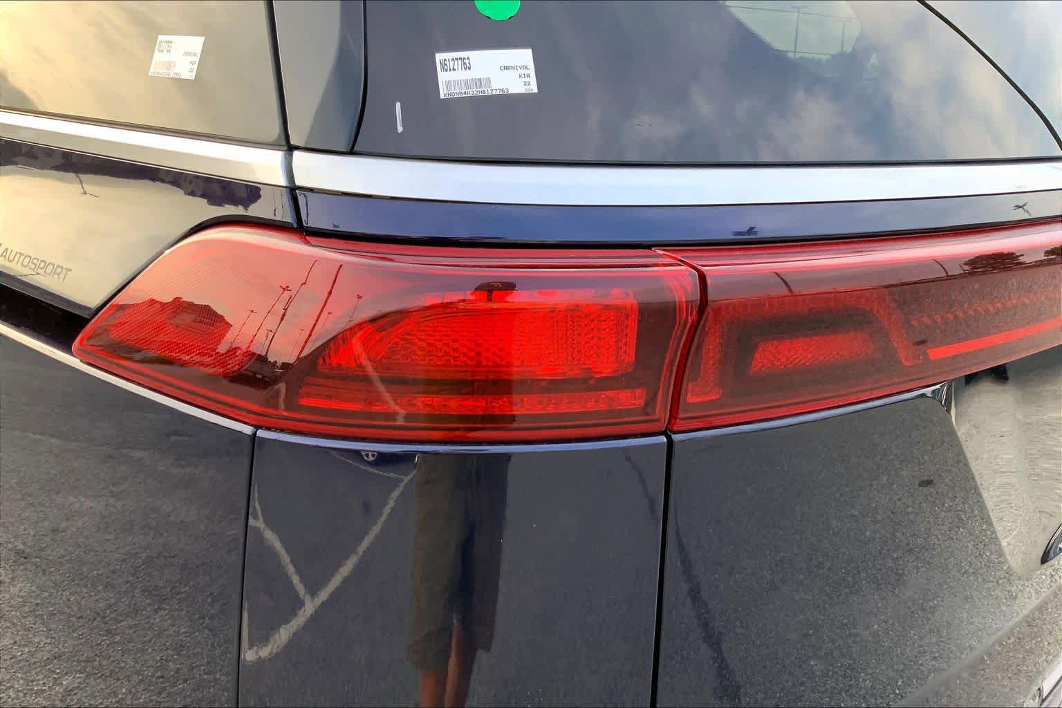Used 2022 Kia Carnival LX FWD image 26