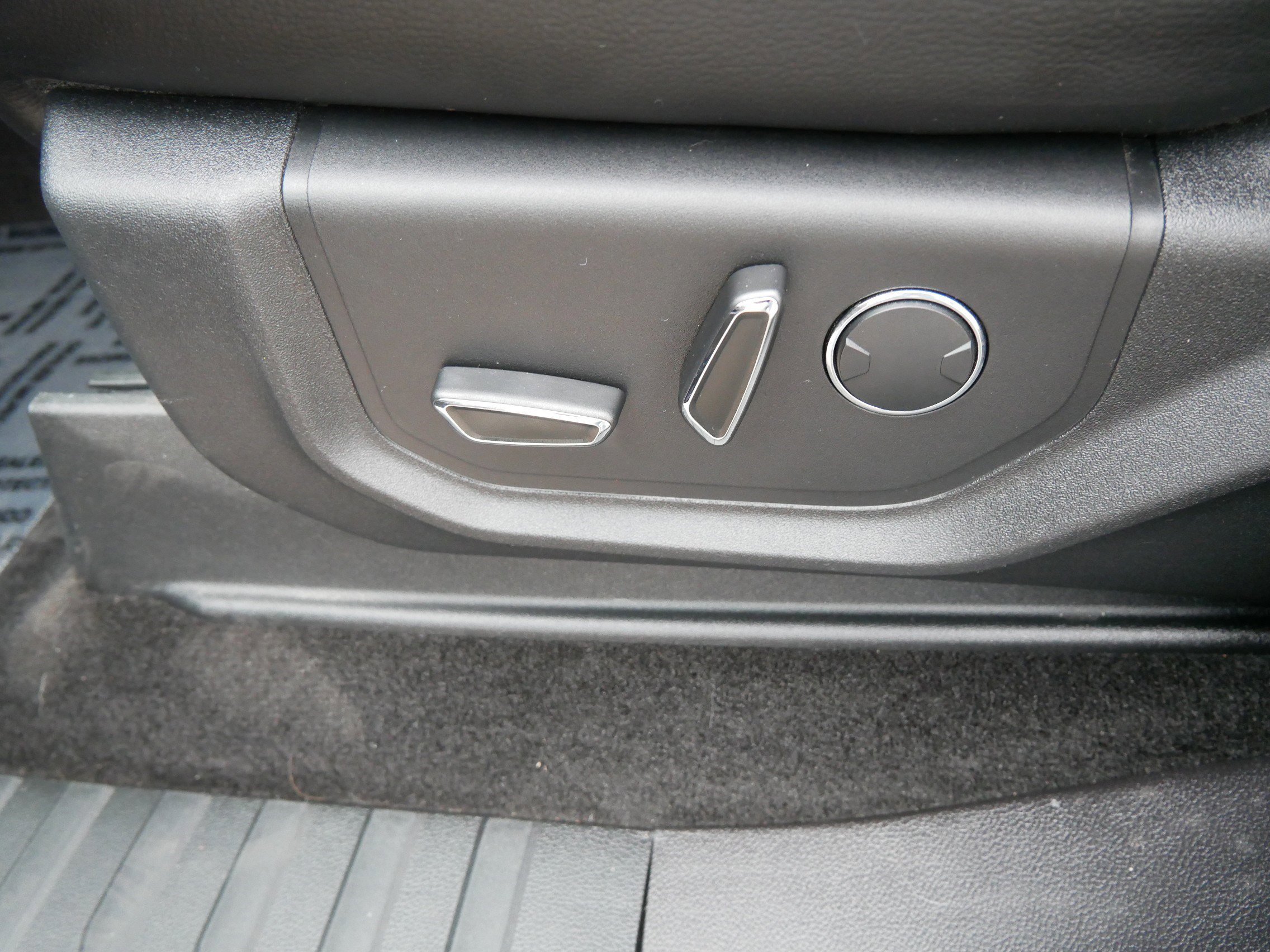 Certified 2018 Ford F150 Lariat w/ Equipment Group 502A Luxury image 19