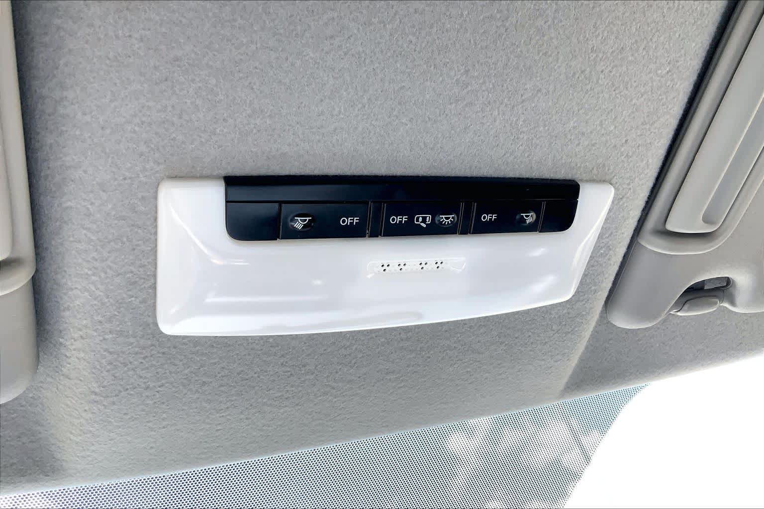 Used 2019 Nissan Kicks SR FWD image 36