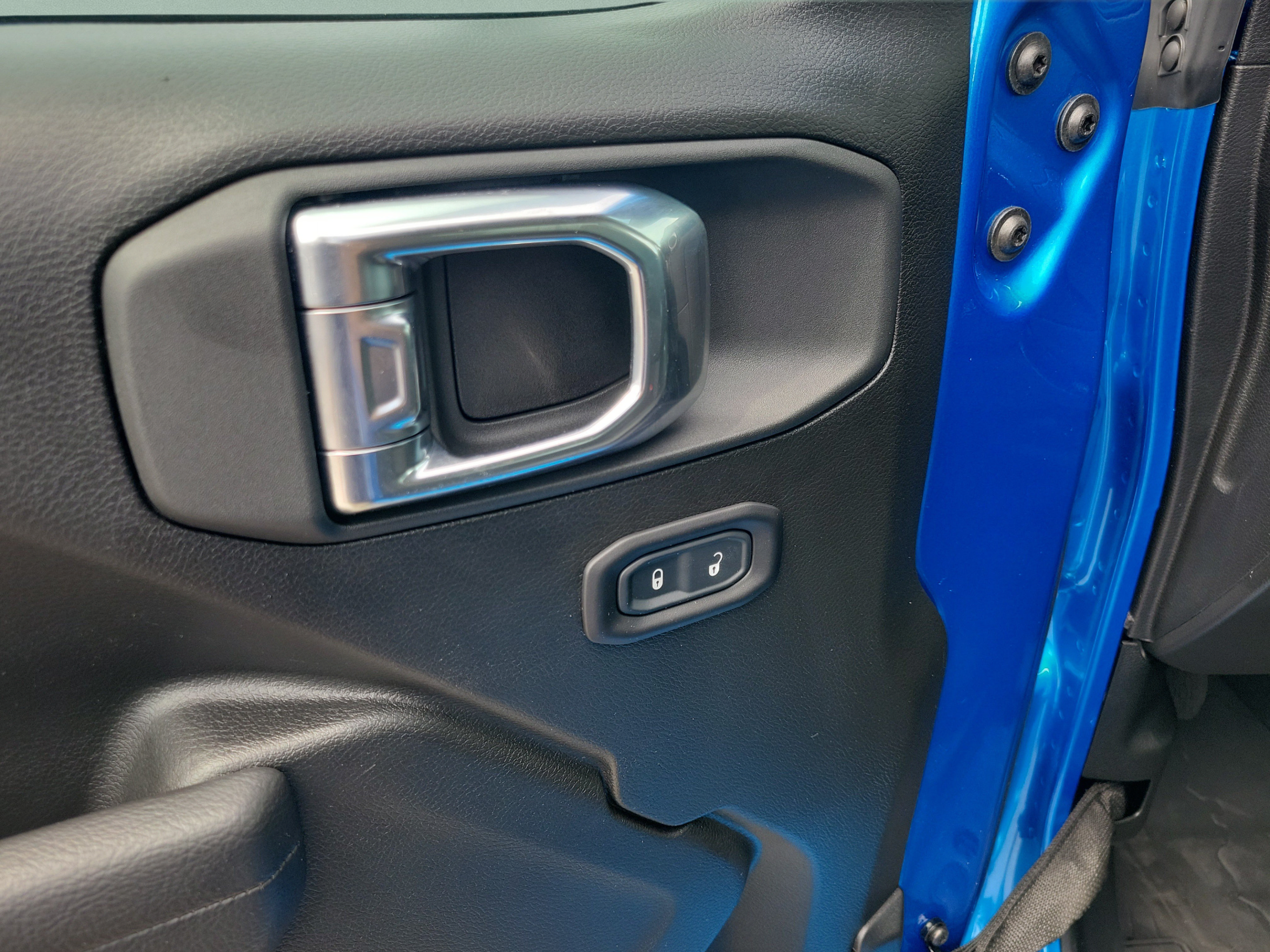 Used 2025 Jeep Wrangler Sport AWD/4WD image 8