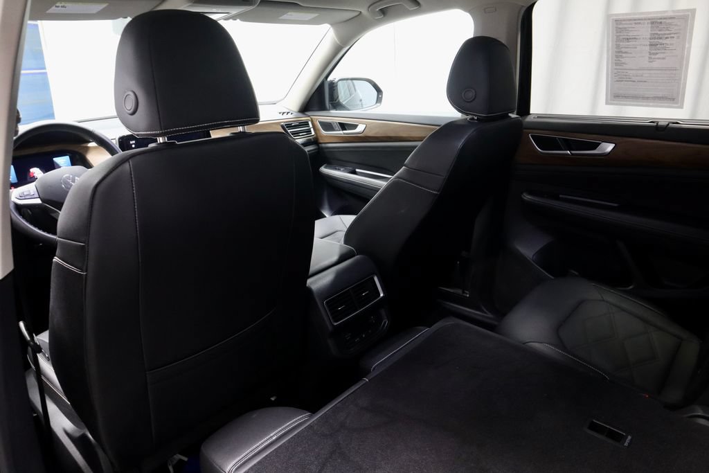 Used 2025 Volkswagen Atlas SE FWD image 21