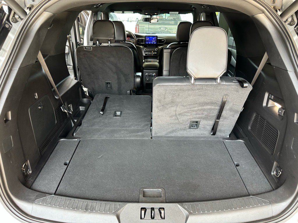 Certified 2020 Ford Explorer XLT w/ Equipment Group 202A image 27