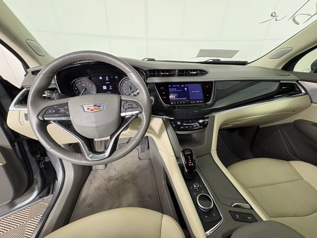 Used 2024 Cadillac XT6 Premium Luxury w/ Technology Package FWD image 7