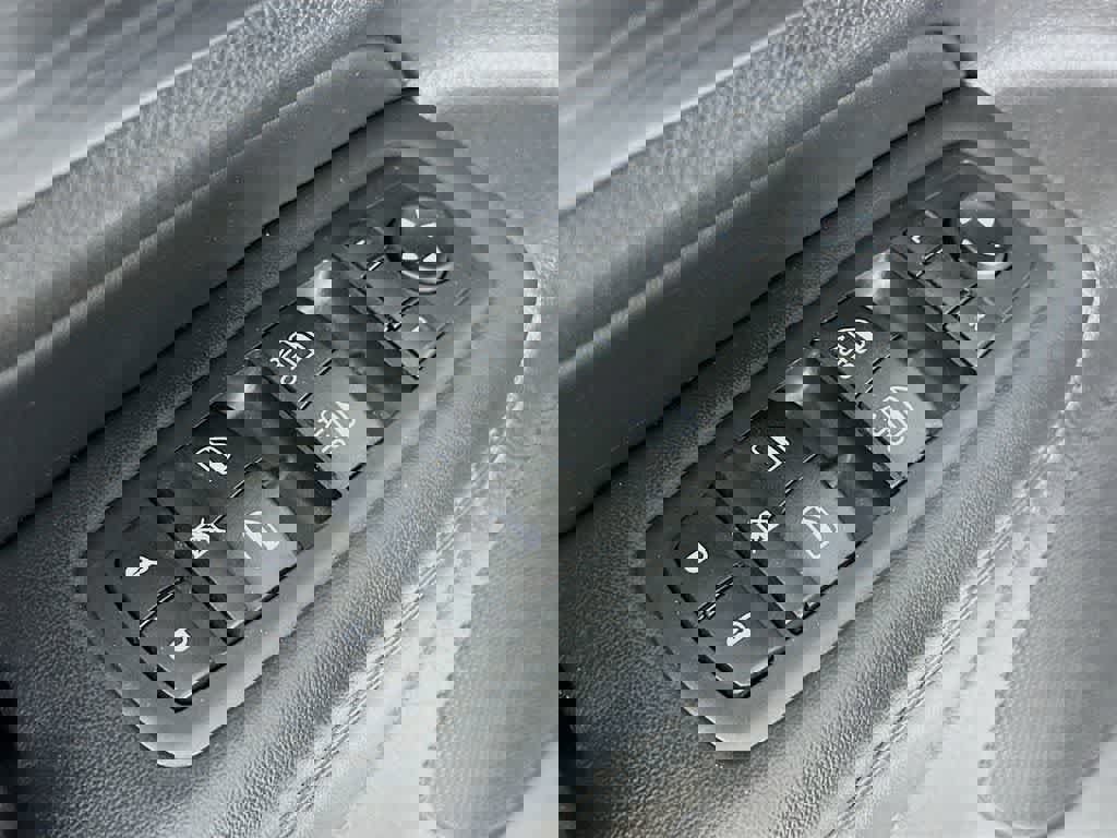 Used 2020 Jeep Grand Cherokee Altitude image 29