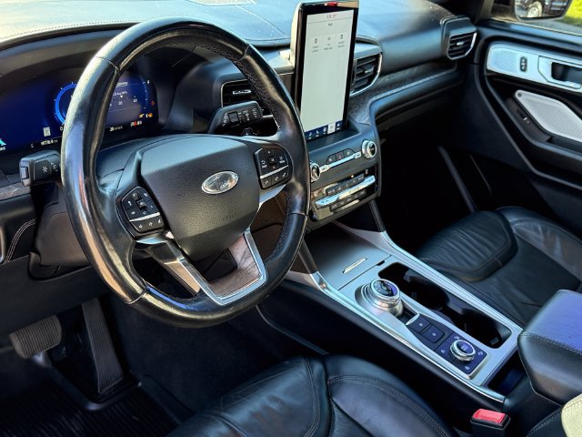 Certified 2020 Ford Explorer Platinum w/ Premium Technology Package AWD/4WD image 18