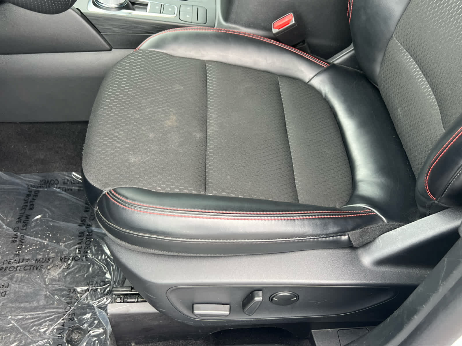 Certified 2025 Ford Escape ST-Line Select AWD/4WD image 29