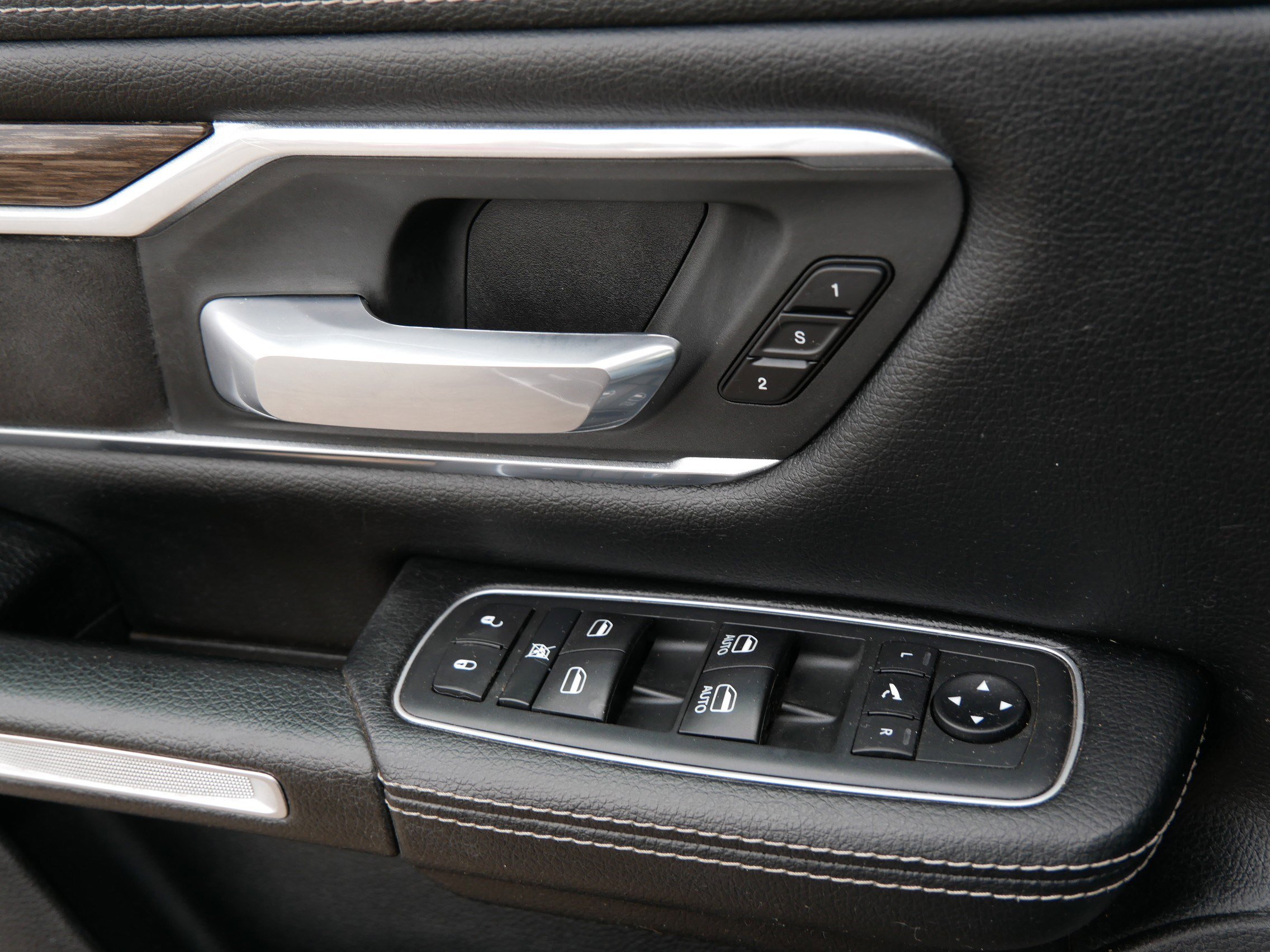 Used 2020 RAM 1500 Laramie AWD/4WD image 27