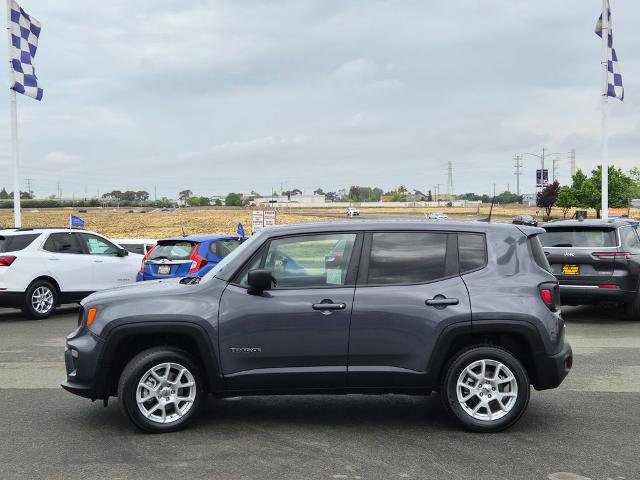 Used 2023 Jeep Renegade Latitude image 2