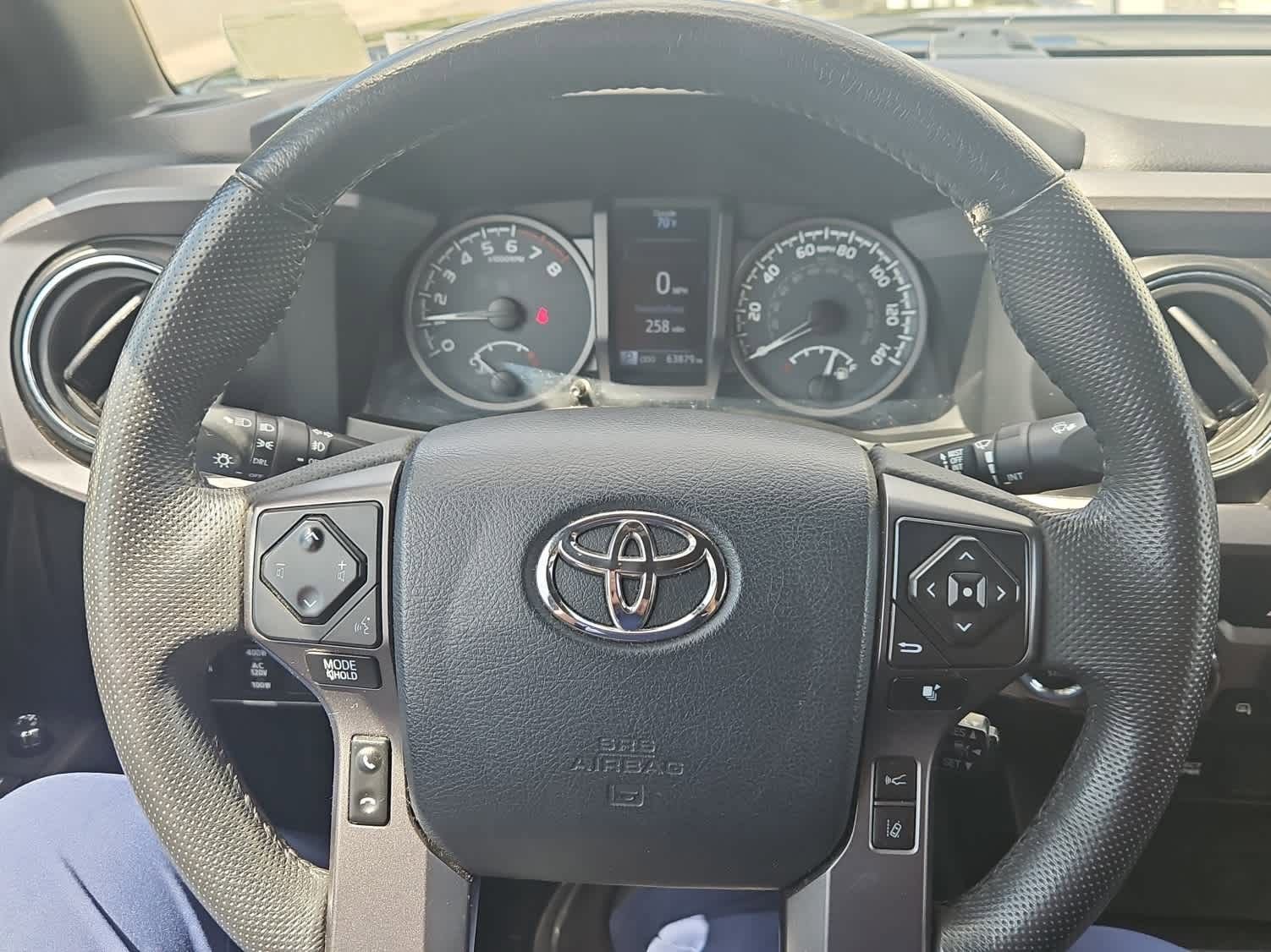 Used 2018 Toyota Tacoma TRD Off-Road AWD/4WD image 15