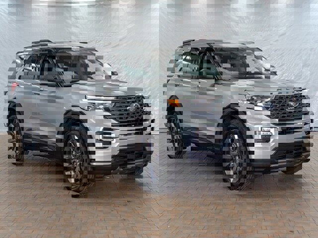 Certified 2021 Ford Explorer XLT w/ Equipment Group 202A image 1