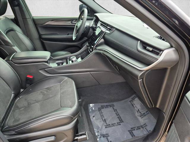 Used 2025 Jeep Grand Cherokee L Altitude AWD/4WD image 22