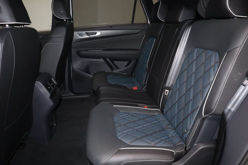 Used 2025 Volkswagen Atlas Cross Sport SEL Premium R-Line AWD/4WD image 23
