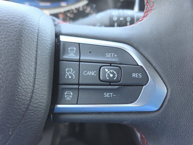Used 2025 Jeep Compass Trailhawk AWD/4WD image 36