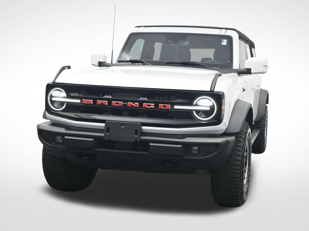 Certified 2024 Ford Bronco Outer Banks w/ Sasquatch Package AWD/4WD image 2