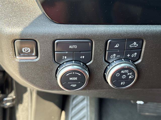 Used 2025 GMC Sierra 1500 SLT AWD/4WD image 18