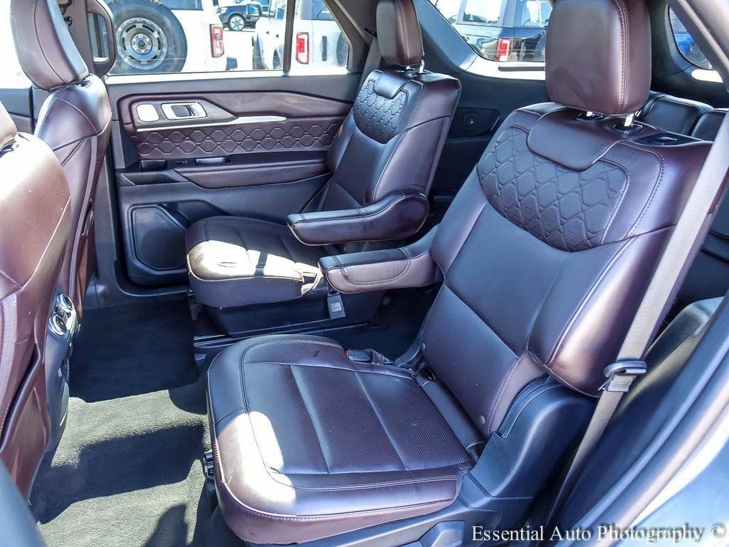 Certified 2025 Ford Explorer Platinum w/ LUX Leather Package image 11