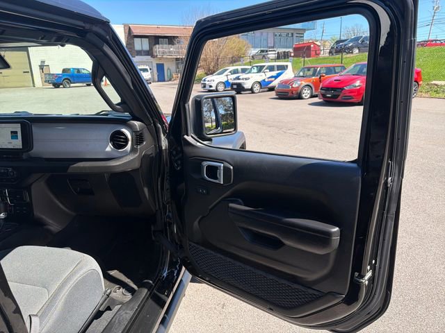Used 2024 Jeep Wrangler Willys AWD/4WD image 18