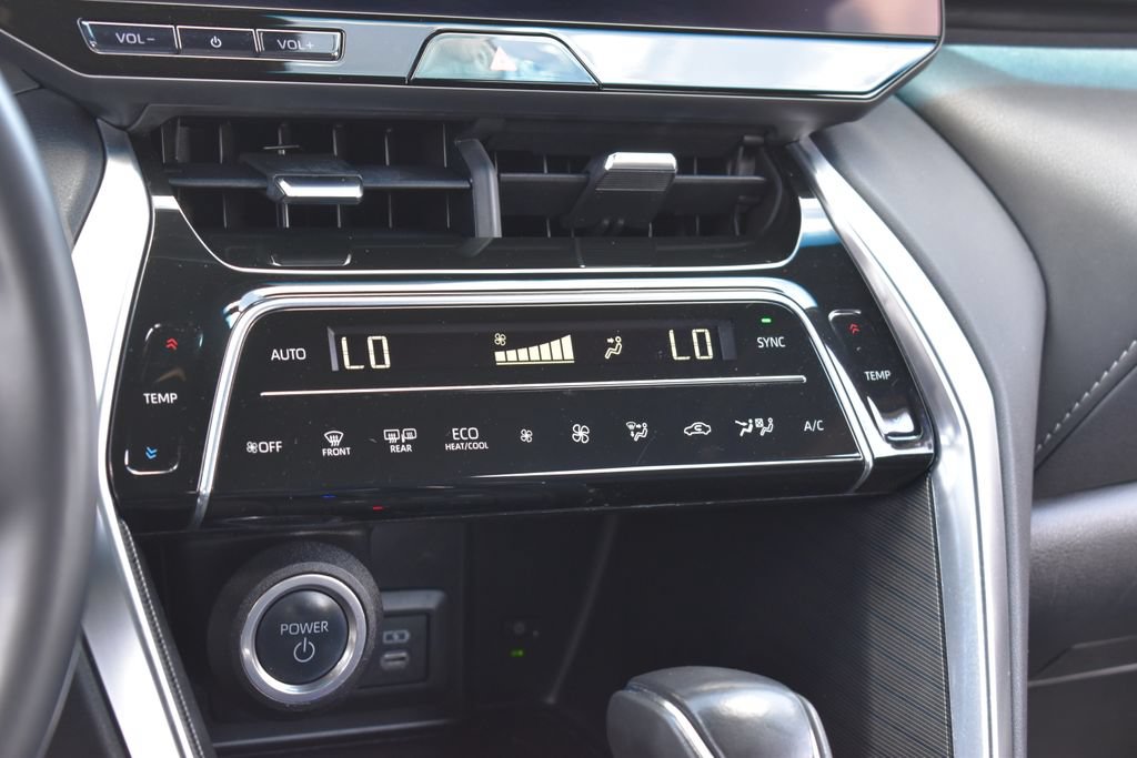 Used 2024 Toyota Venza XLE AWD/4WD image 19