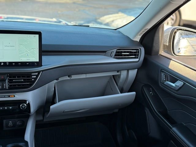 Certified 2025 Ford Escape SE image 30