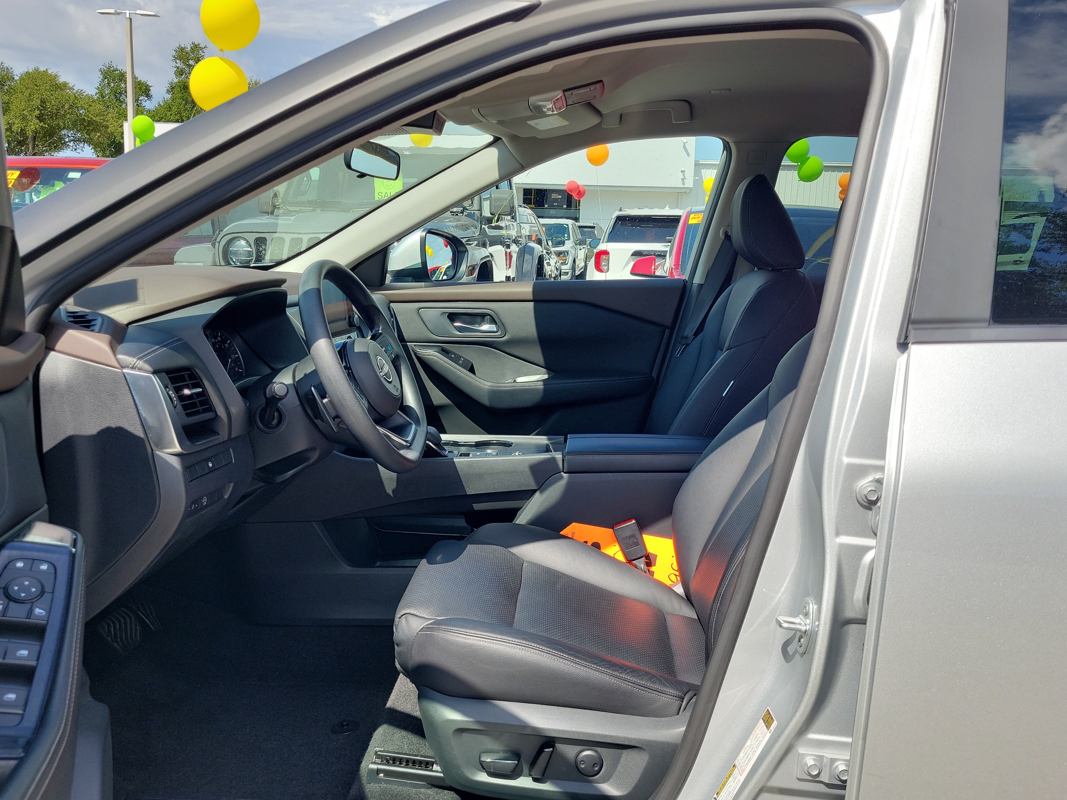 Used 2023 Nissan Rogue SV FWD image 20
