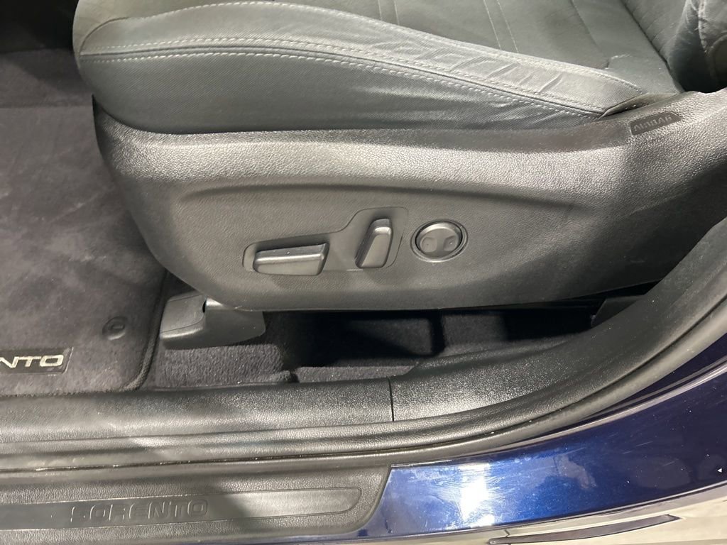 Used 2020 Kia Sorento S image 11