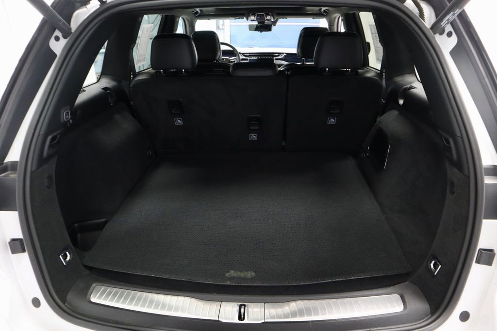 Used 2022 Jeep Grand Cherokee Summit AWD/4WD image 15
