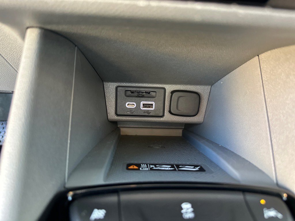 Used 2023 Chevrolet Bolt EUV Premier image 17