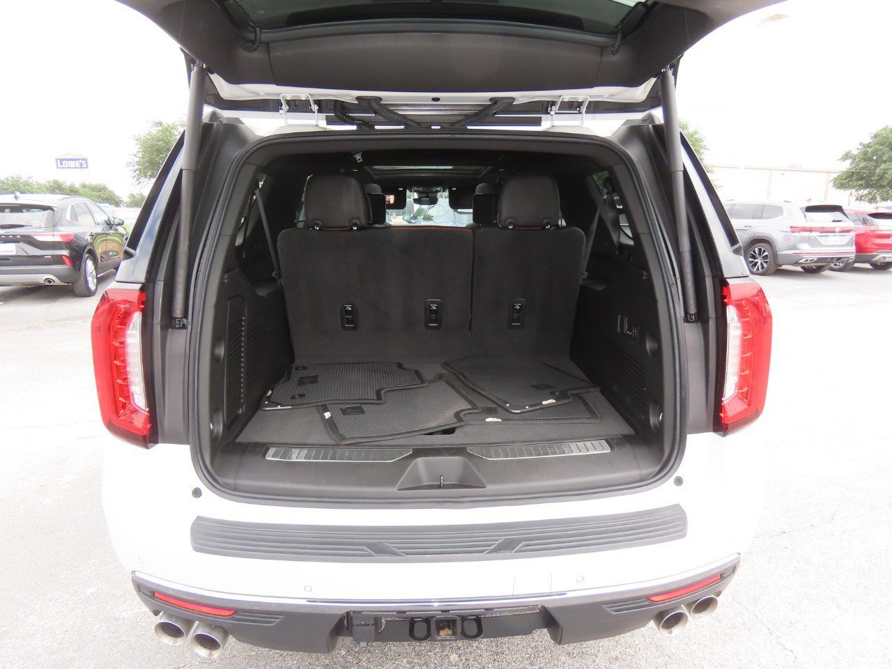 Used 2023 GMC Yukon XL Denali Ultimate AWD/4WD image 12