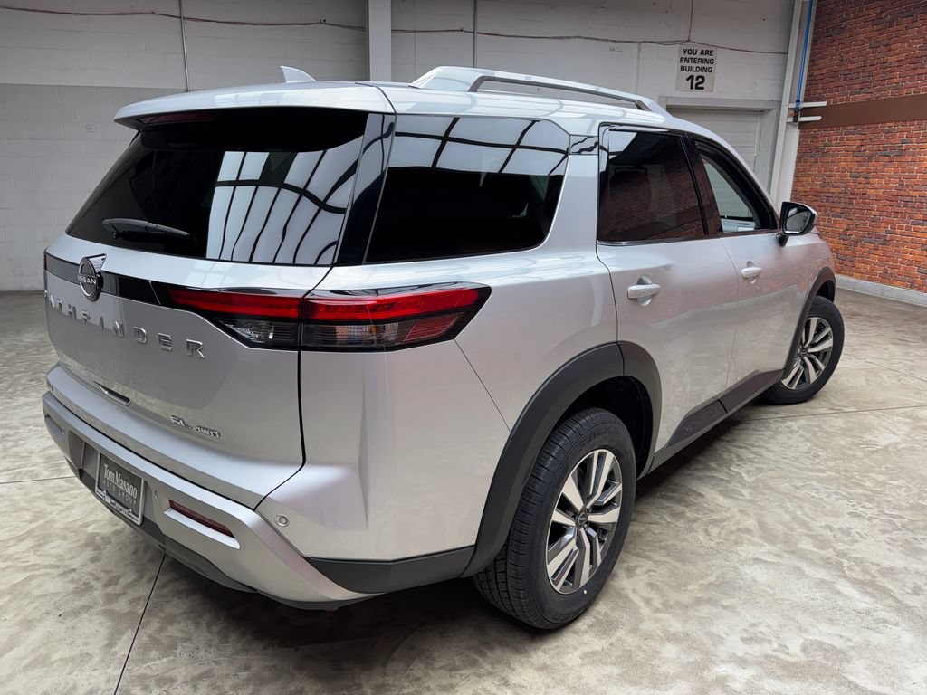 Used 2025 Nissan Pathfinder SL AWD/4WD image 5