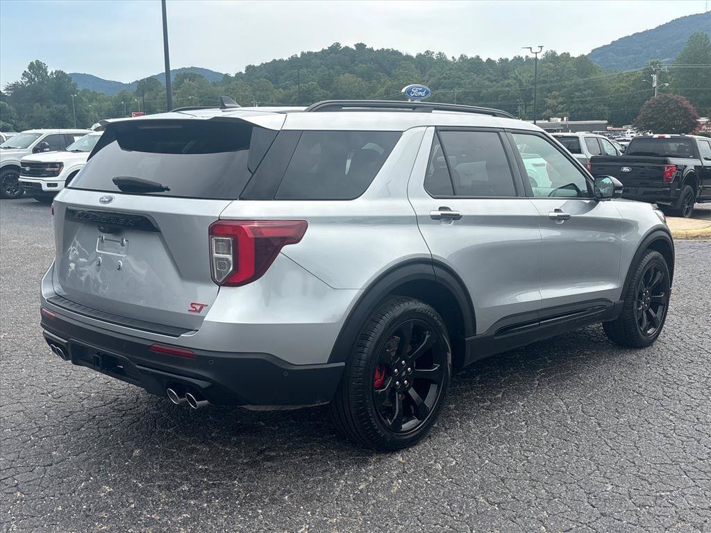 Certified 2023 Ford Explorer ST w/ Technology Package AWD/4WD image 8