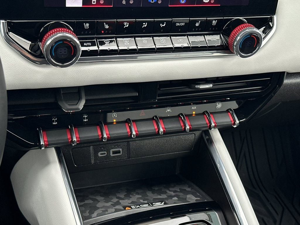 Used 2024 GMC Canyon AT4X image 19