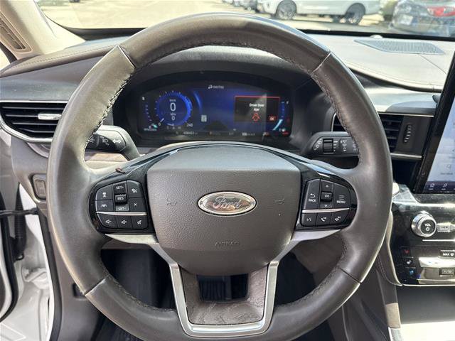 Certified 2023 Ford Explorer Platinum w/ Technology Package AWD/4WD image 13