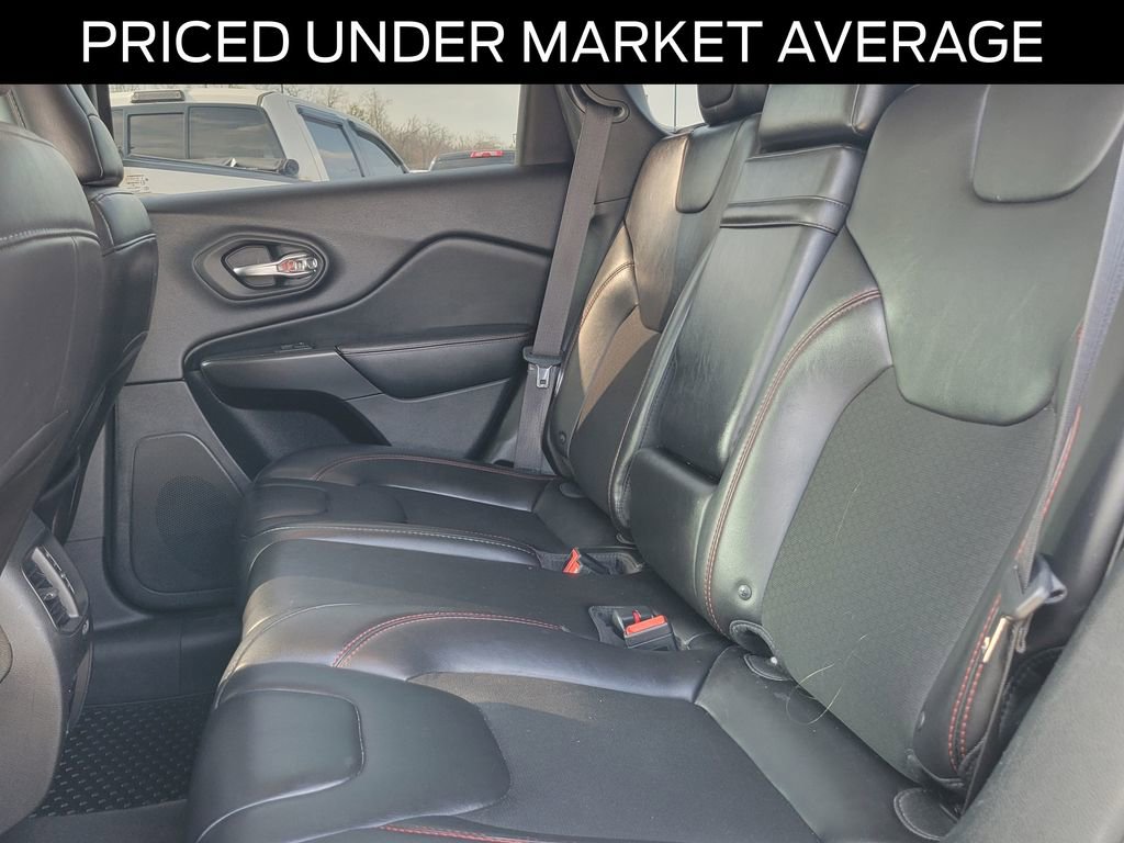 Used 2019 Jeep Cherokee Trailhawk image 12