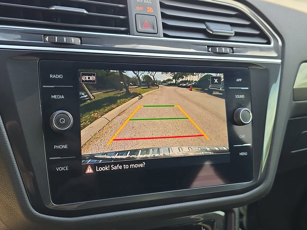 Used 2024 Volkswagen Tiguan SE R-Line image 23