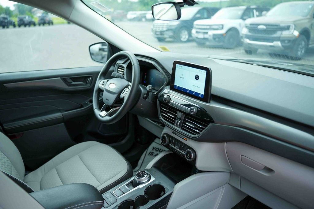 Certified 2023 Ford Escape Active AWD/4WD image 16