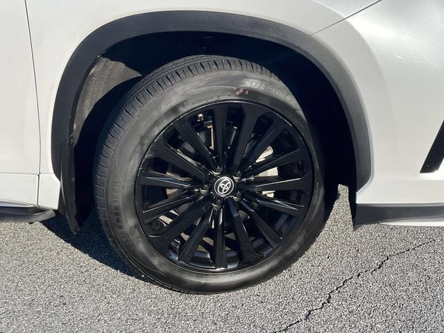 Used 2024 Toyota Highlander XSE FWD image 9
