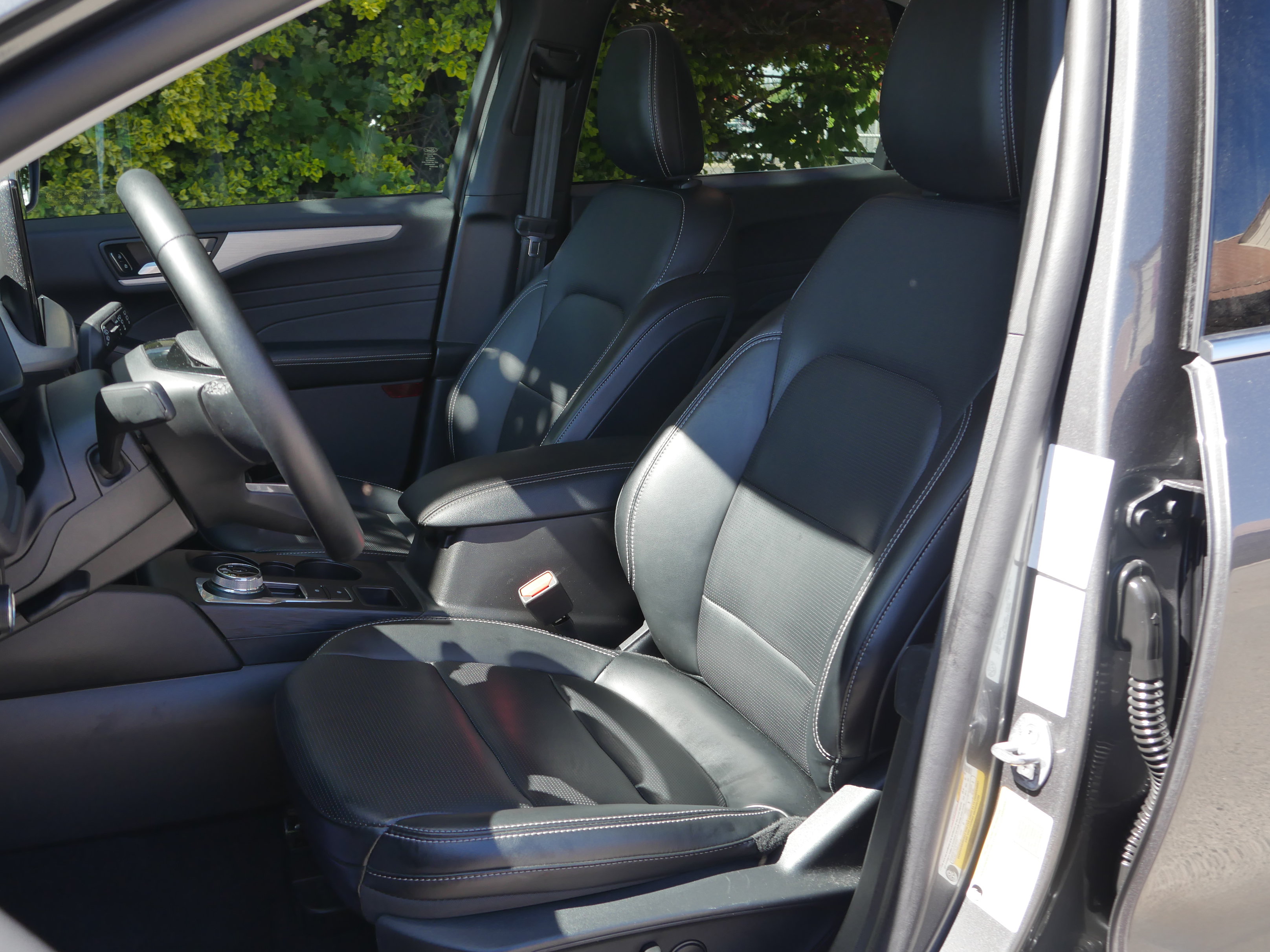 Certified 2025 Ford Escape Platinum AWD/4WD image 31