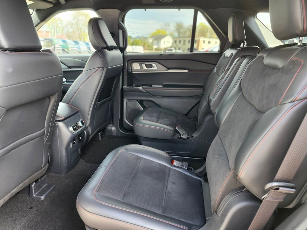 Certified 2025 Ford Explorer ST image 16