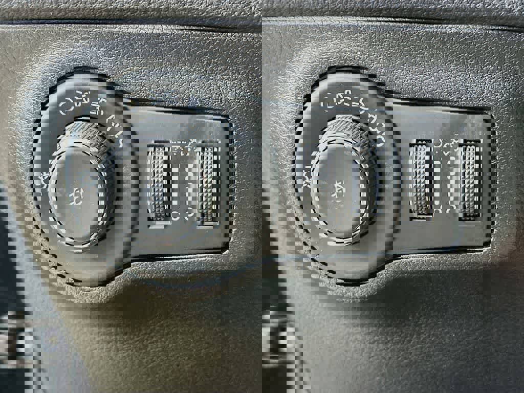 Used 2021 Jeep Compass Limited w/ Sun and Sound Group image 27