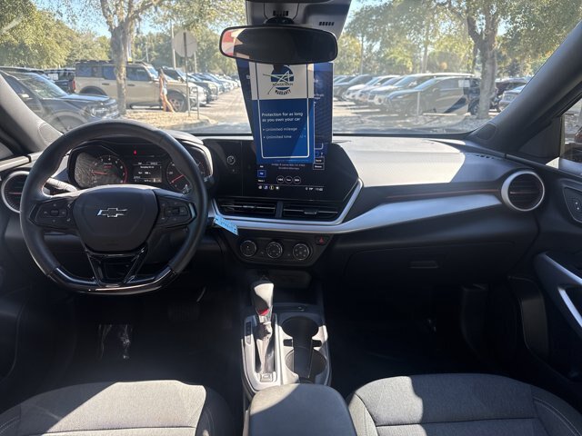 Used 2025 Chevrolet Trax RS w/ Sunroof Package FWD image 21