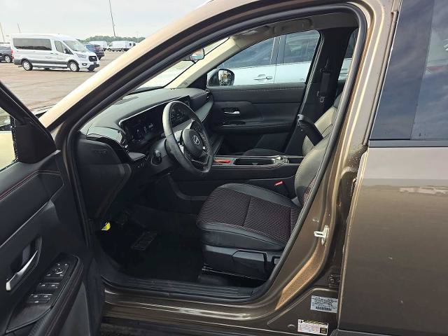 Used 2026 Nissan Kicks SR FWD image 7