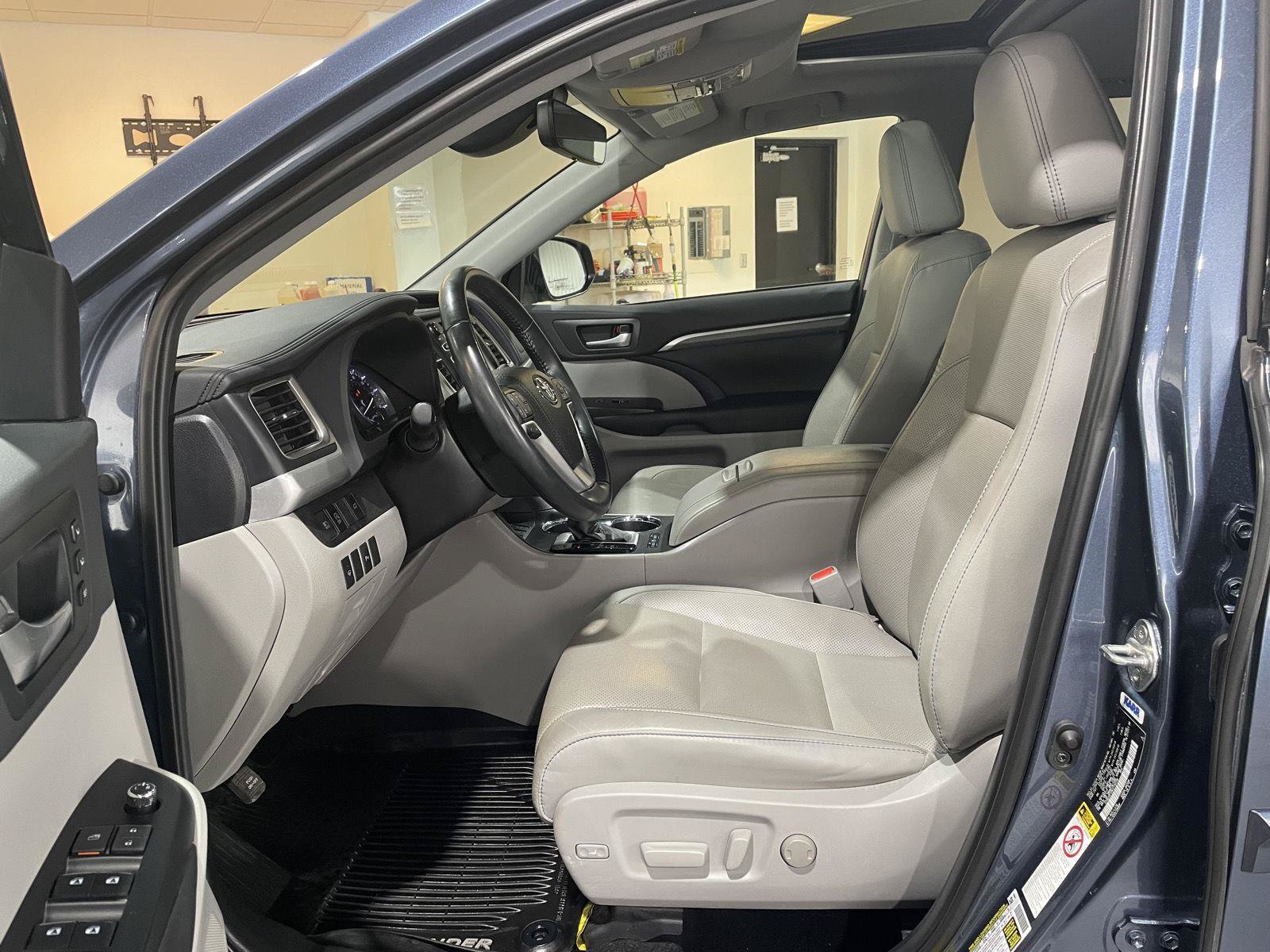 Used 2019 Toyota Highlander Limited AWD/4WD image 19