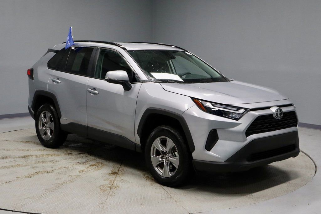 Used 2025 Toyota RAV4 XLE image 7