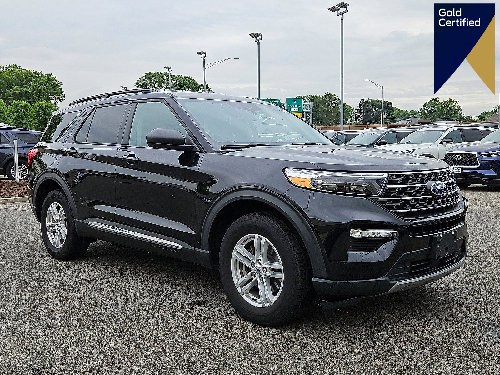 Certified 2022 Ford Explorer XLT w/ Equipment Group 202A image 1