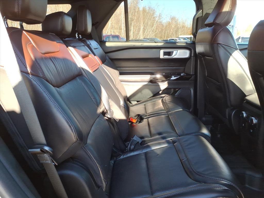 Certified 2021 Ford Explorer Platinum w/ Equipment Group 601A image 9