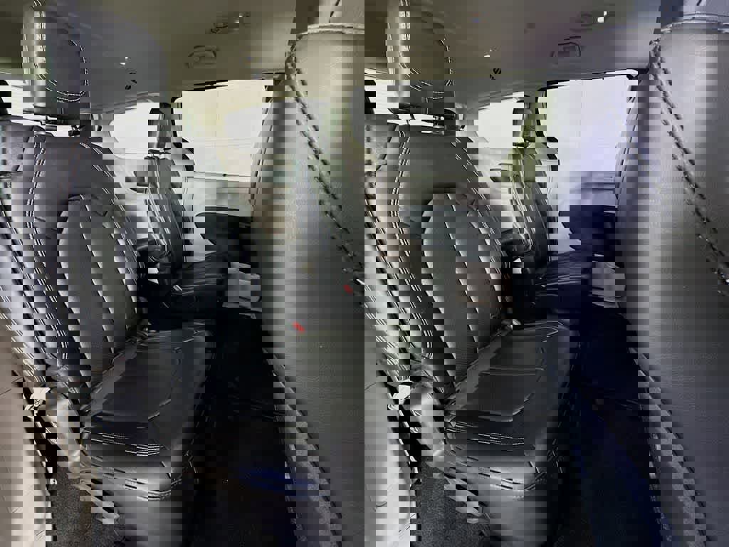 Used 2024 Chrysler Pacifica Touring-L image 32