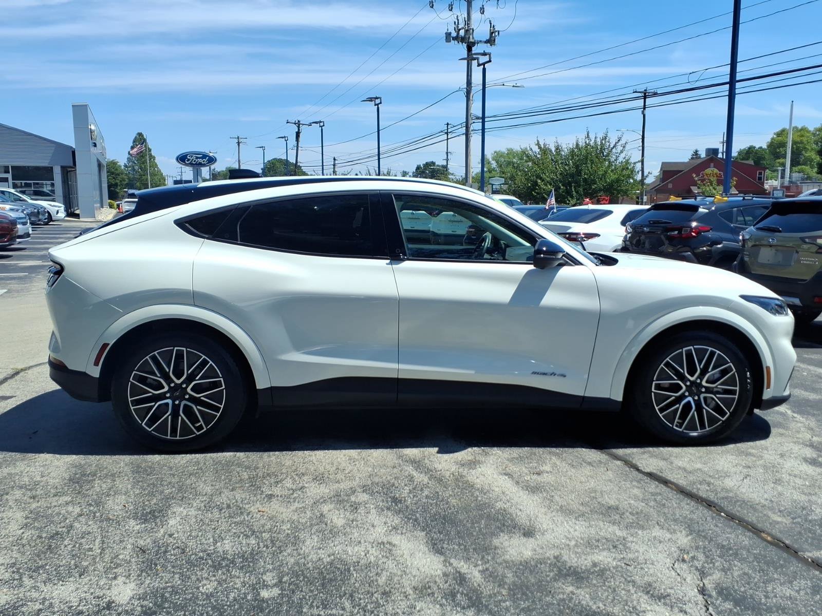 Certified 2025 Ford Mustang Mach-E Premium AWD/4WD image 3
