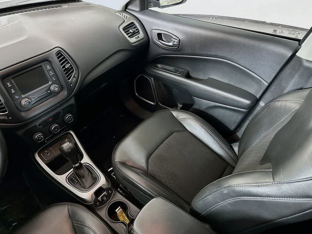 Used 2018 Jeep Compass Latitude FWD image 10